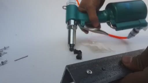 新買的氣動鉚釘槍安裝使用指南與金屬材料拉釘實(shí)戰(zhàn)操作攻略